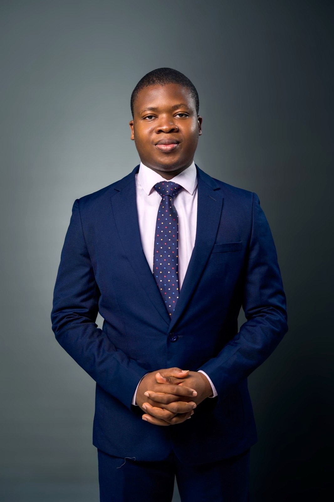 Emmanuel Idoko — studio — portrait headshot